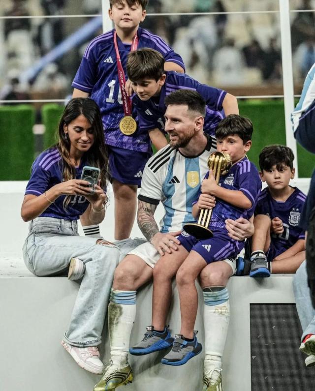 1671394603043078628.jpg FkSR2vBVUAALyX.jpg