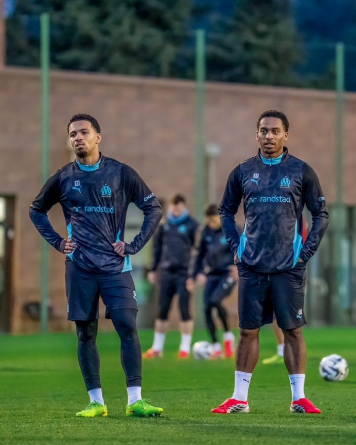 😂哥你也来了？恩瓦内里外租马赛，与廷伯的双胞胎兄弟昆滕相聚